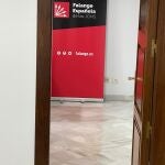 Panel de Falange colocado en las dependencias del Parlamento por la diputada no adscrita Luz Belinda Rodríguez