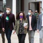 La portavoz de Adelanta Andalucía, Inmaculada Nieto (c), junto a varios diputados de su formación