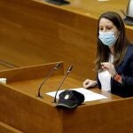 La portavoz parlamentaria de Vox, Ana Vega, durante el pleno de Les Corts Valencianes donde el presidente de la Generalitat, Ximo Puig, responde a las preguntas de los grupos parlamentarios