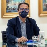 El presidente de la Federación Española de Enfermedades Raras (Feder), Juan Carrión durante su encuentro con el presidente de la Comunidad de Murcia Fernando López Miras