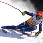 Federica Brignone, de Italia, a toda velocidad por la pista durante la carrera de descenso femenino en la Copa del Mundo de Esquí Alpino de la FIS en Val di Fassa, Italia EFE/EPA/ANDREA SOLERO
