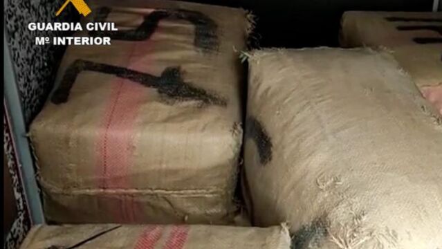 Parte de la droga incautada por la Guardia Civil