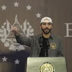 El presidente de El Salvador, Nayib Bukele, habla durante una conferencia de prensa