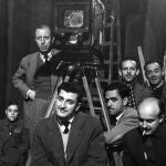 Luis García Berlanga, Juan Antonio Bardem y Ricardo Muñoz Suay, durante el rodaje de "Esa pareja feliz" (1953)