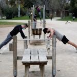 La Conselleria de Sanidad corrige la normativa sobre el uso de la mascarilla y el horario en las instalaciones deportivas