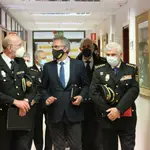 El delegado del Gobierno en Castilla y León, Javier Izquierdo, el jefe superior de la Policía Nacional en Castilla y León, comisario principal Juan José Campesino (I), el jefe de la Unidad de Delincuencia Especializada y Violenta de la Comisaría de Policía Judicial, comisario principal Tomás Francisco González de la Oliva (D), y el jefe de Área Regional de Vigilancia Aduanera de Castilla y León, Gabriel Sastre (2 D), presentan los detalles de la Operación Phoenix