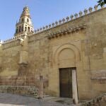 Una de las puertas de acceso a la Mezquita de Córdoba. EUROPA PRESS