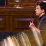 Íñigo Errejon, diputado de Mas País, habla durante un pleno en el Congreso de los Diputados.