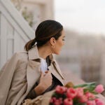 Tamara Falcó luciendo gabardina en su cuenta de Instagram.