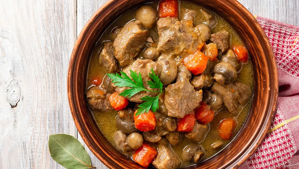Hay que tener mucho cuidado con la sal, porque con solo echar una pizca de más podemos arruinar un plato por completo | Fuente: Shutterstock