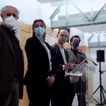 Los ex de Más Madrid Marta Higueras (2i), Felipe Llamas (d), Luis Cueto (i) y José Manuel Calvo (2d)