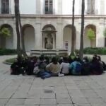 Imagen de las "okupas" dentro de la Delegación del Gobierno
