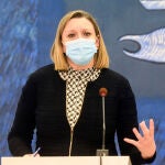 La consejera de Familia e Igualdad de Oportunidades en funciones, Isabel Blanco, atiende a los medios