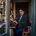 El escritor extremeño regresa con nuevo libro después del éxito de "Lluvia fina" en 2019