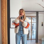 María Pombo con mono vaquero de Zara.