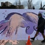 Vista del mural feminista de Alcalá de Henares, Madrid que ha amanecido este domingo con pintadas tras ser inaugurado ayer por la vicepresidenta del Gobierno, Carmen Calvo.
