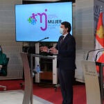 El presidente de Castilla y León, Alfonso Fernández Mañueco, junto a la consejera de Familia e Igualdad de Oportunidads, Isabel Blanco, durante el acto celebrado con motivo del 8-M