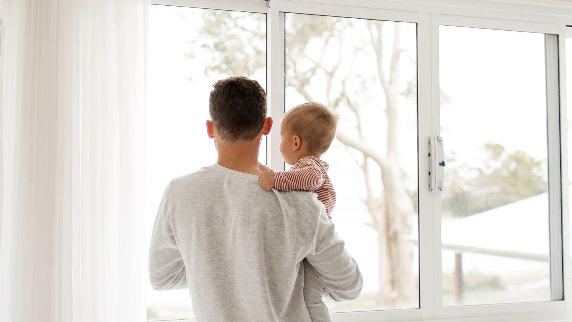Un padre presente favorece el correcto desarrollo de la inteligencia emocional y la capacidad de resolución de problemas.