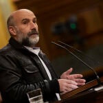 El portavoz parlamentario del BNG, Néstor Rego, interviene durante una sesión plenaria en el Congreso de los Diputados, en Madrid (España), a 9 de marzo de 2021