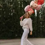 Tamara Falcó con pantalones campana en su cuenta de Instagram.