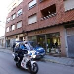 Edificio en la calle 2 de Mayo de Ponferrada, en el que se investiga un posible homicidio