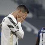 Cristiano Ronaldo se lamenta en el partido que la Juventus perdió contra el Oporto