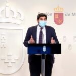 El presidente de la Comunidad de Murcia, Fernando López Miras, durante la rueda de prensa que ha ofrecido este miércoles tras conocerse la presentación de una moción de censura contra su gobierno