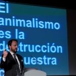 El portavoz de la Fundación Toro de Lidia, el periodista Chapu Apaolaza, da un discurso durante la presentación del nuevo proyecto de la Fundación, un centro de pensamiento y reflexión alrededor del fenómeno de la tauromaquia, este miércoles en Madrid.
