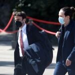 El vicepresidente segundo del Gobierno, Pablo Iglesias (d) junto al líder del grupo de Unidas Podemos-En Comú Podem en el Congreso, Jaume Asens