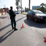 Control policial en la Línea de la Concepción (Cádiz)