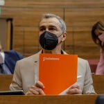 El coordinador autonómico de Ciudadanos (Cs) en La Comunitat Valenciana, Toni Cantó durante una sesión plenaria en Les Corts valencianes, en Valencia, Comunidad Valenciana (España), a 11 de marzo de 2021