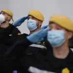 Efectivos de la UME tras el cierre de la morgue del Palacio de Hielo de Madrid