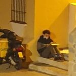 La foto viral del rider malagueño realizada por el agente Pedro G. Díaz bajo el título "Hay esperanza", comparando su actitud con los disturbios de Barcelona