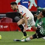 Lucas Ocampos con el Sevilla.