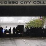 El accidente se produjo en un túnel del centro de la ciudad, debajo de un paso subterráneo, donde al parecer muchas personas buscaban refugiarse de la lluvia