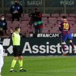 Messi celebra uno de los dos goles que marcó al Huesca