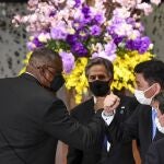 El secretario de Estado de EEUU Antony Blinken con el ministro de Exteriores de Japón Toshimitsu Motegi en Tokio