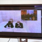 El ex tesorero del PP Luis Bárcenas (dcha.), en su comparecencia por videoconferencia en la comisión parlamentaria que investiga la operación Kitchen