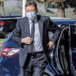 El presidente de la Generalitat, Ximo Puig, a su llegada al encuentro de alcaldes y alcaldesas de municipios falleros, en el Palacio de Congresos, Valencia,