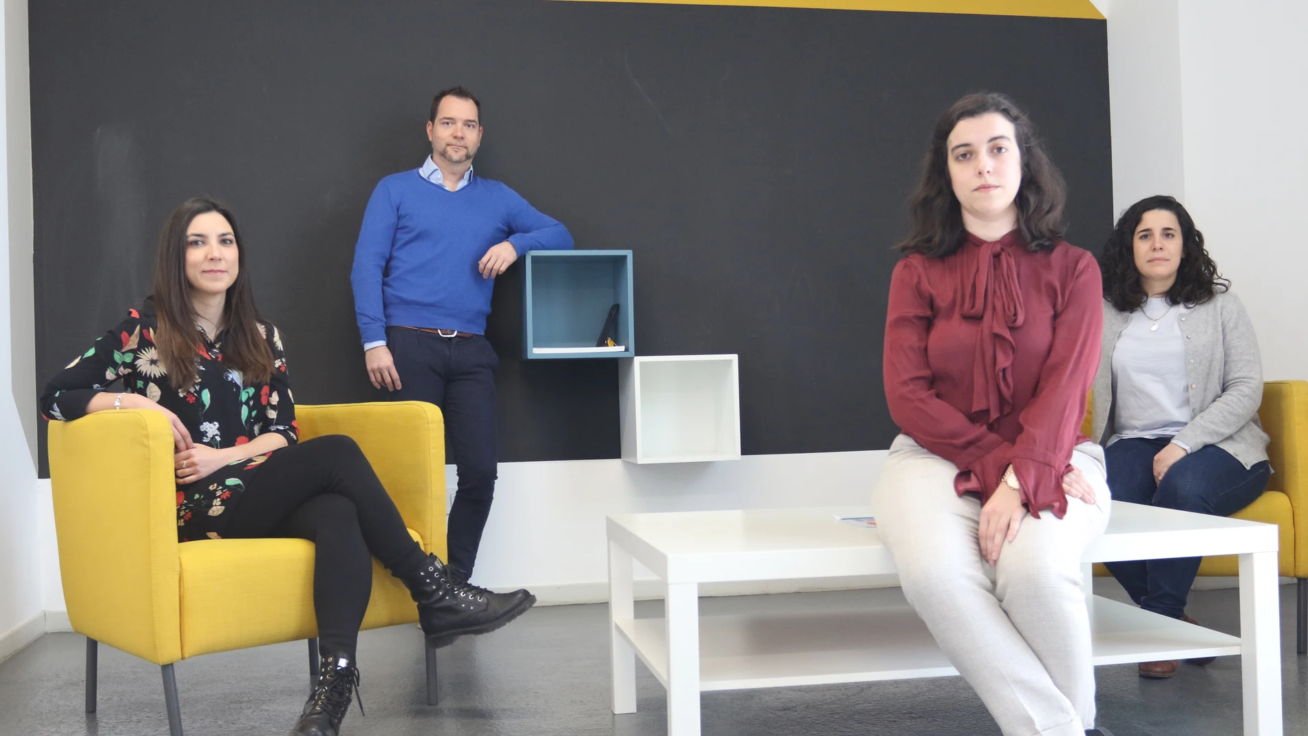 El investigador Samuel Sánchez y su equipo del Instituto de Bioingeniería de Cataluña