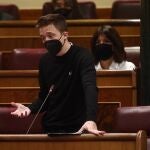 El líder de Más País, Íñigo Errejón, interviene durante una sesión de Control al Gobierno en el Congreso de los Diputados, en Madrid, (España), a 17 de marzo de 2021. La oposición pregunta hoy al Gobierno sobre su gestión de la pandemia un año después de su inicio. Además, se tomará en cuenta el impacto que que la pandemia ha tenido en la salud mental de los ciudadanos. Asimismo, el PP y Ciudadanos pedirán cuentas sobre su trabajo al todavía vicepresidente, que ha anunciado su salida del Gobierno para presentarse como candidato de Podemos a la Presidencia de la Comunidad de Madrid.17 MARZO 2021;SESION DE CONTROL;GOBIERNO;EUROPA PRESS/E. Parra. POOL17/03/2021