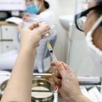 Italia y Francia volverán a vacunar con AstraZeneca