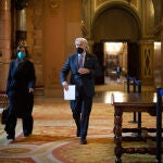 El presidente de Foment del Treball Josep Sánchez Llibre a su llegada a una reunión con la presidenta del Parlament, Laura Borràs, en el Parlament.