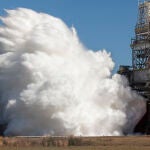 HANDOUT - 18 March 2021, US, Bay St. Louis: The four RS-25 engines of the Space Launch System (SLS) launch vehicle are ignited during a test at NASA's Stennis Space Center. The US space agency has successfully tested the engines of the rocket, which is to bring astronauts to the moon again in the future as part of the program "Artemis". The engines ignited as planned for eight minutes and 19 seconds, Nasa announced. Photo: Robert Markowitz/NASA/dpa - ACHTUNG: Nur zur redaktionellen Verwendung und nur mit vollständiger Nennung des vorstehenden Credits18/03/2021 ONLY FOR USE IN SPAIN