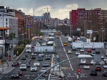 Estado del tr&aacute;fico en la Avenida Meridiana de Barcelona este viernes por la tarde