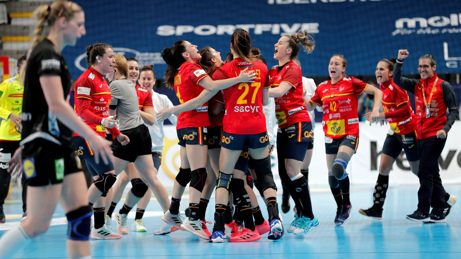 Las españolas celebraron el empate contra Suecia en el preolímpico por todo lo alto