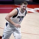 Luka Doncic anotó sus 37 puntos en solo tres cuartos.