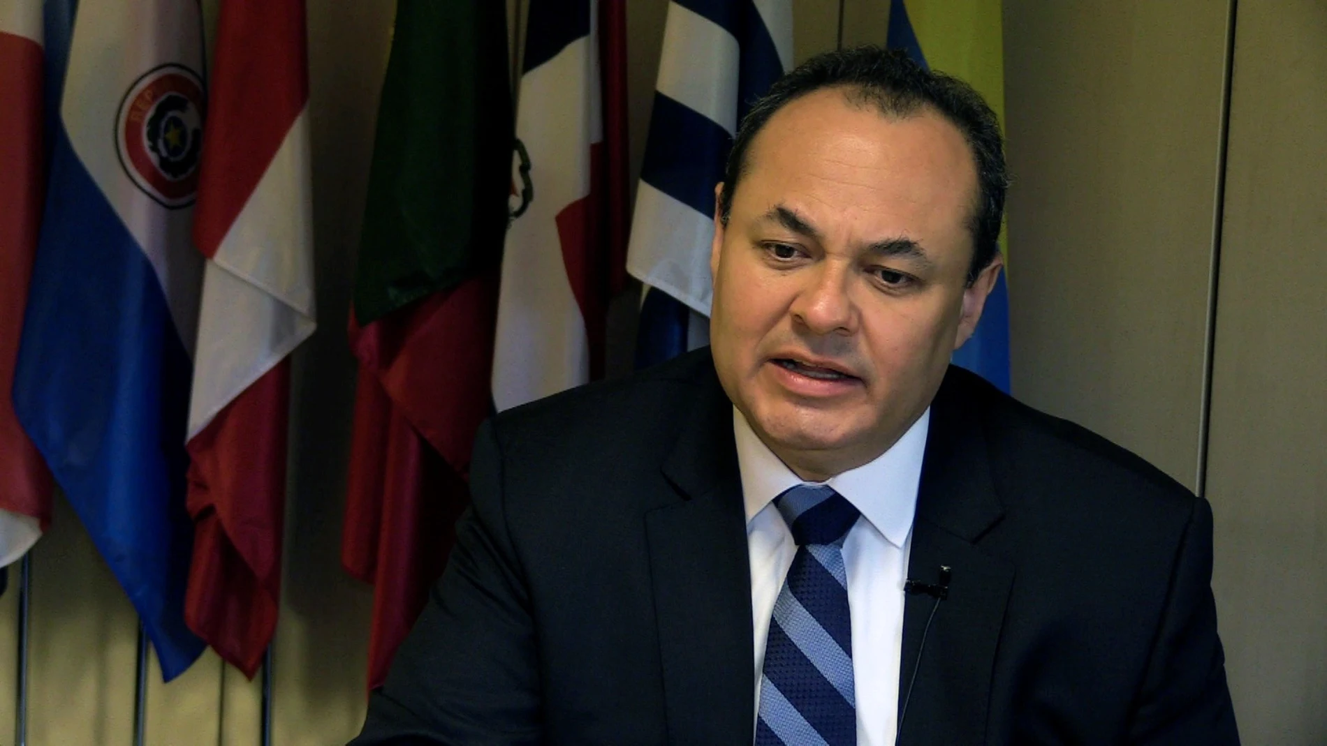 GRAF2824. MADRID (ESPAÑA), 23/03/2021.- Fotografía de archivo fechada el 18 de octubre de 2020 de Luis Carranza durante una entrevista Madrid (España). El presidente ejecutivo del Banco de Desarrollo de América Latina (CAF), Luis Carranza, dejará su cargo en abril, un año antes de lo previsto, informó este martes la institución financiera en un comunicado. EFE/Altea Tejido