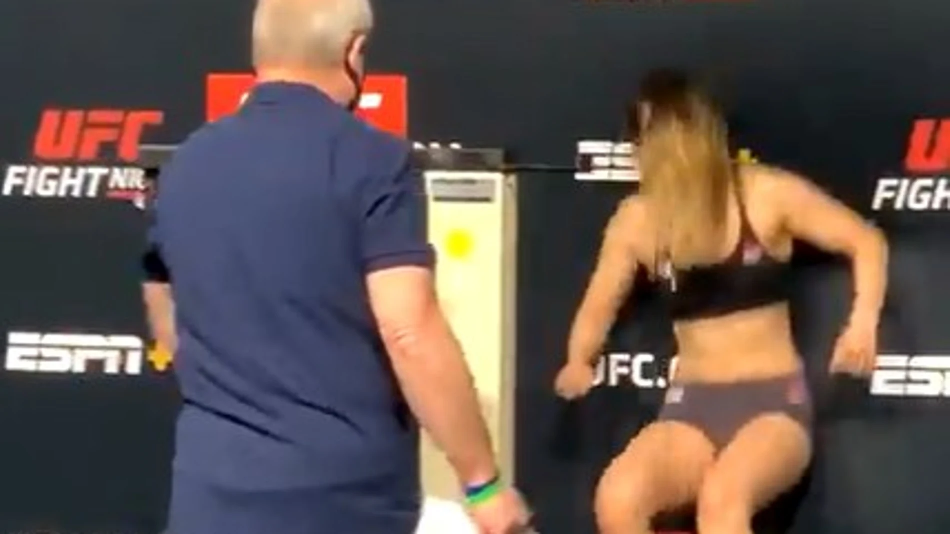 Julija Stoliarenko colapsó en dos ocasiones durante el pesaje antes de su pelea de UFC