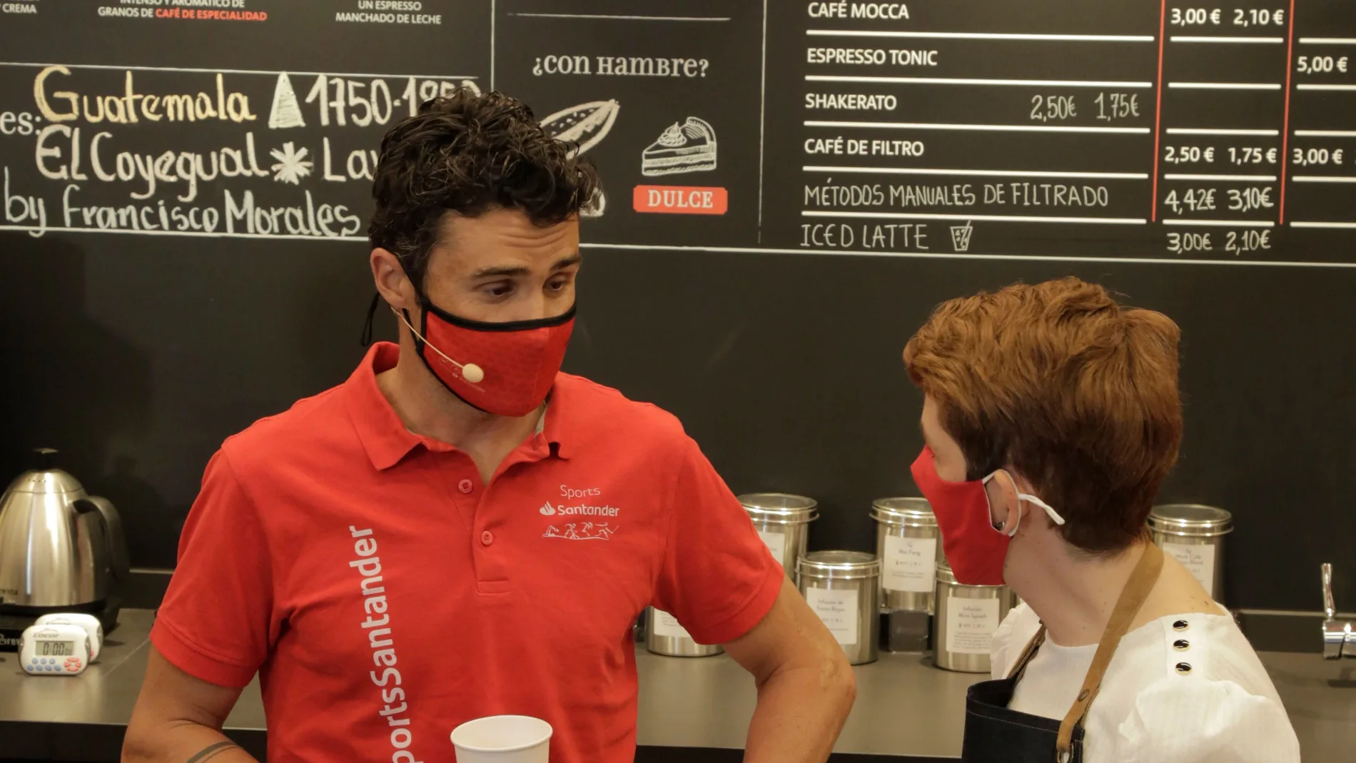 Javier Gómez Noya, durante la inauguración del Work Café de Vigo de Banco Santander